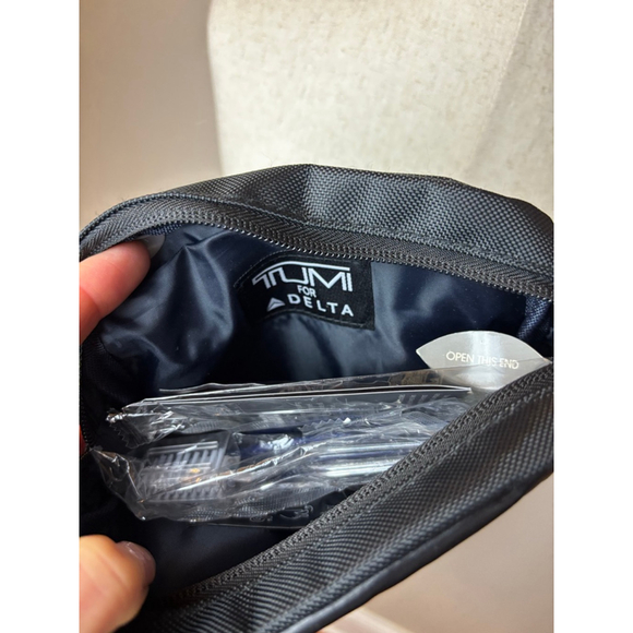 Like new TUMI Black & Gray Toiletry Bag One Size travel bag luggage designer - Picture 5 of 9